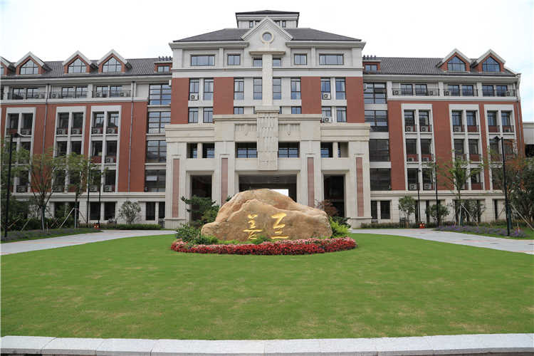 格緻(zhi)中學 (1).JPG